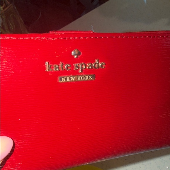 Kate Spade Cedar Street Lacey Patent
Leather Red Wallet 🔴pre-owned - Picture 9 of 11